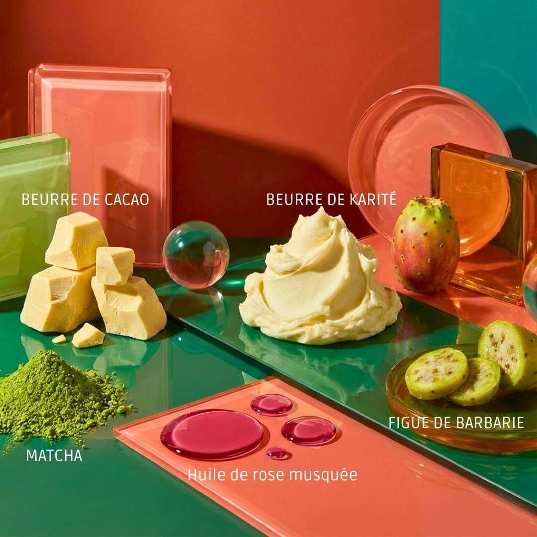 Ingrédients naturels pour beurre corporel : Matcha, beurre de cacao, beurre de karité, huile de rose musquée, et figue de barbarie.