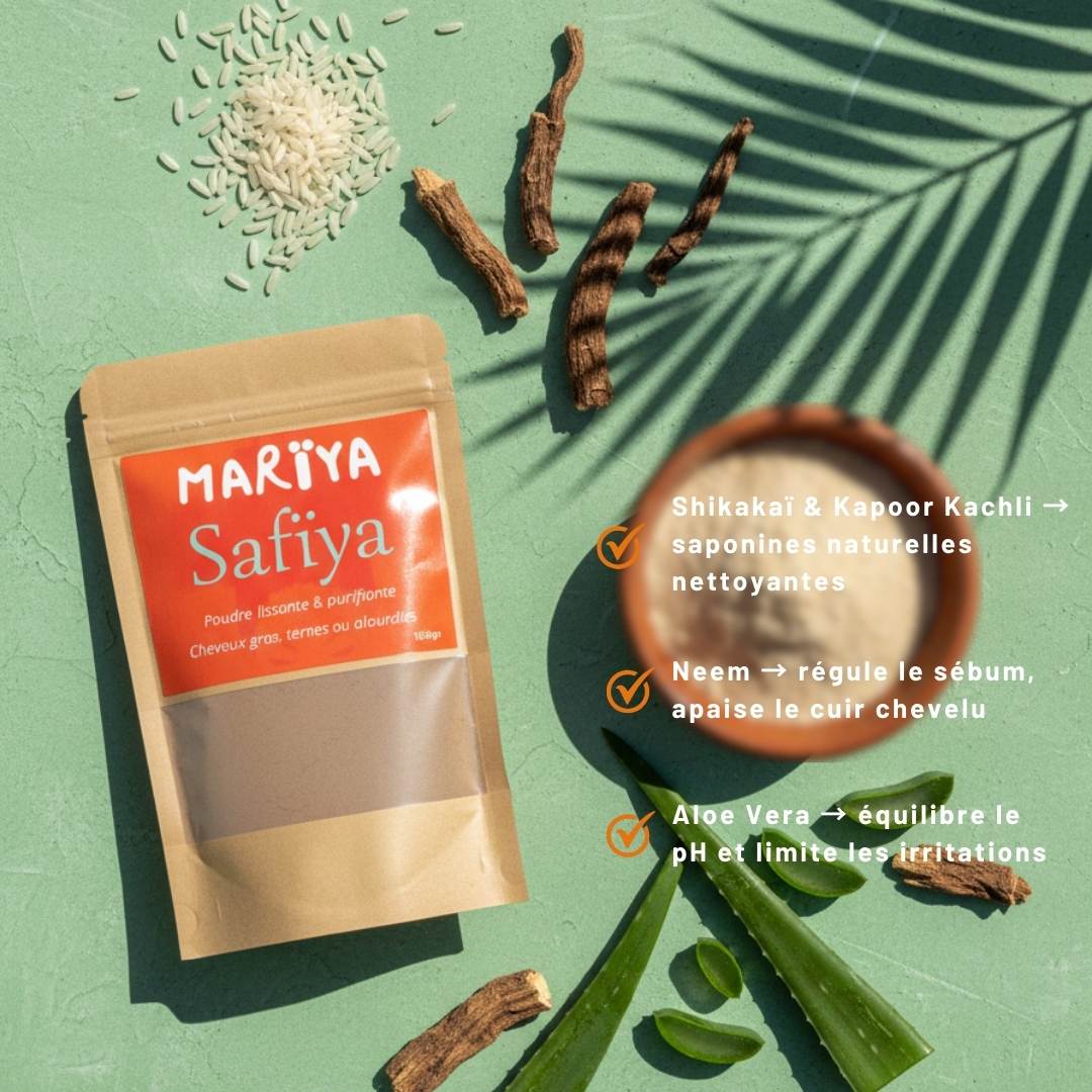 Poudre capillaire purifiante MARÏYA composée de shikakaï, kapoor kachli, ortie et aloe vera.
Elle nettoie naturellement, rééquilibre le cuir chevelu et lisse la fibre sans effet lourd.
Idéale pour purifier les racines et rendre les cheveux bruns plus légers, souples et brillants.