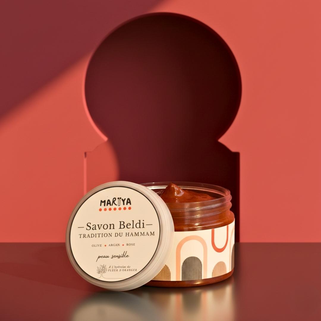 Savon Beldi MARÏYA à l’huile d’argan, rose et fleur d’oranger. Soin hammam marocain apaisant pour peaux sensibles, exfoliation douce au kessa.
